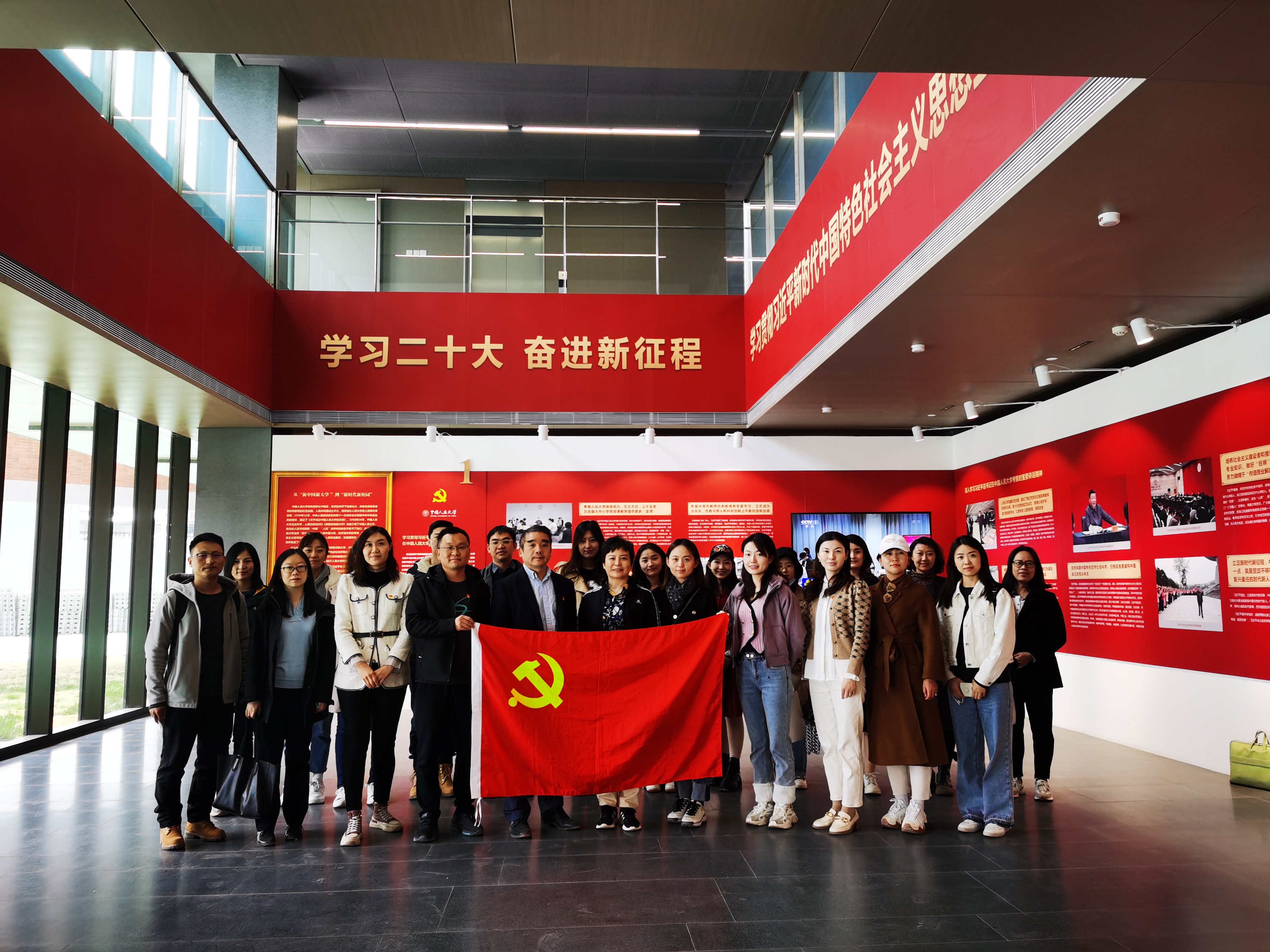 3.20230421国发院党支部赴通州新校区参观91暗网
主题党日活动中心.jpg