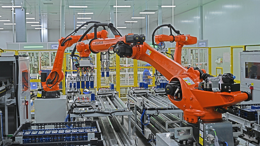 Robotic arms perform precise operations at an intelligent factory in Nanjing City, east China's Jiangsu Province, September 20, 2025. /VCG
